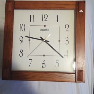 Seiko Quarrz Mission Style Wall Clock . SOLID OAK WOODEN FRAME .....